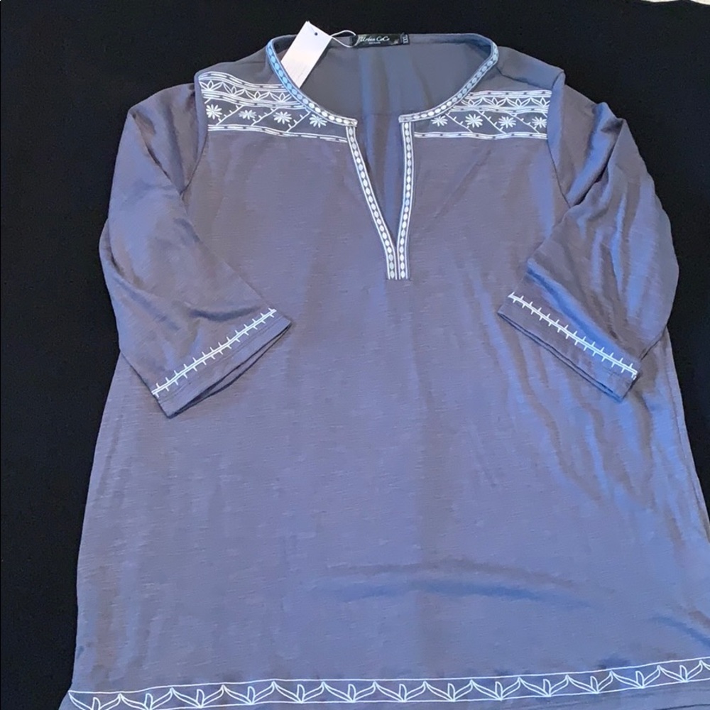 Gray three quarter sleeve